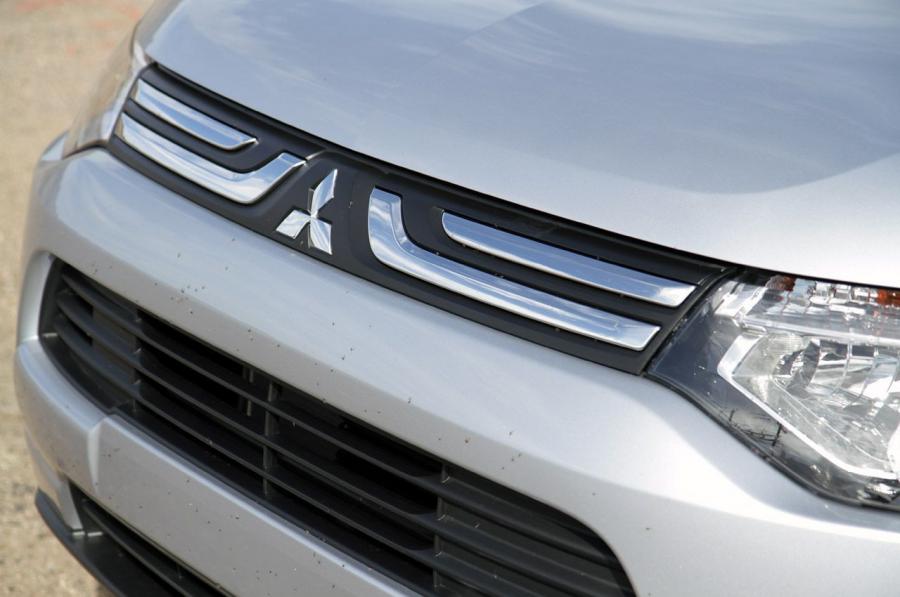  Mitsubishi Outlander 2014 года  (фото 2 из 136)